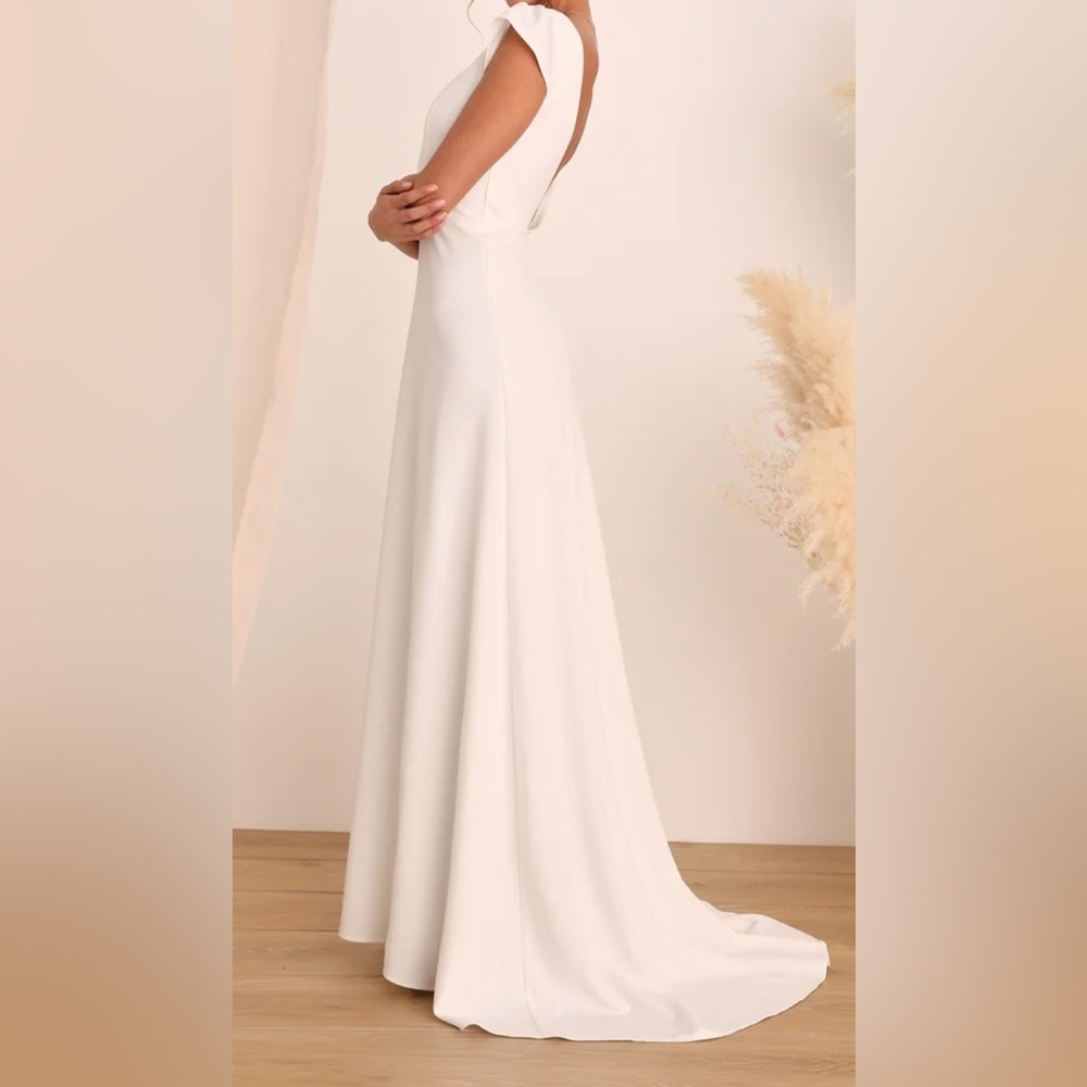 Lulus medium wedding dress!